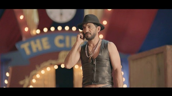 عمرو واكد في فيلم القرد بيتكلم