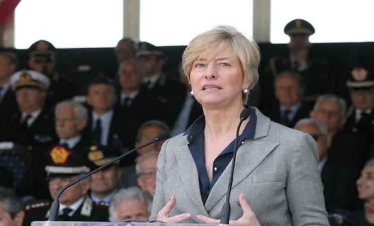 وزير الدفاع الإيطالية روبيرتا بينوتي