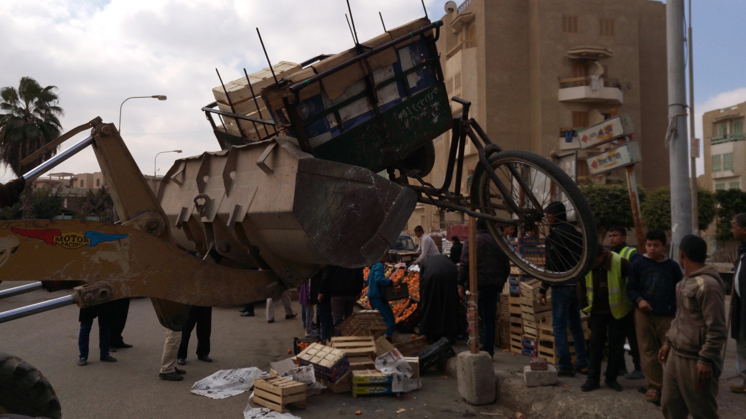 جانب من حملة الازالة بالعبور