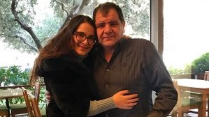 أيمن الذهبي مع ابنته شام أيمن الذهبي مع ابنته شام