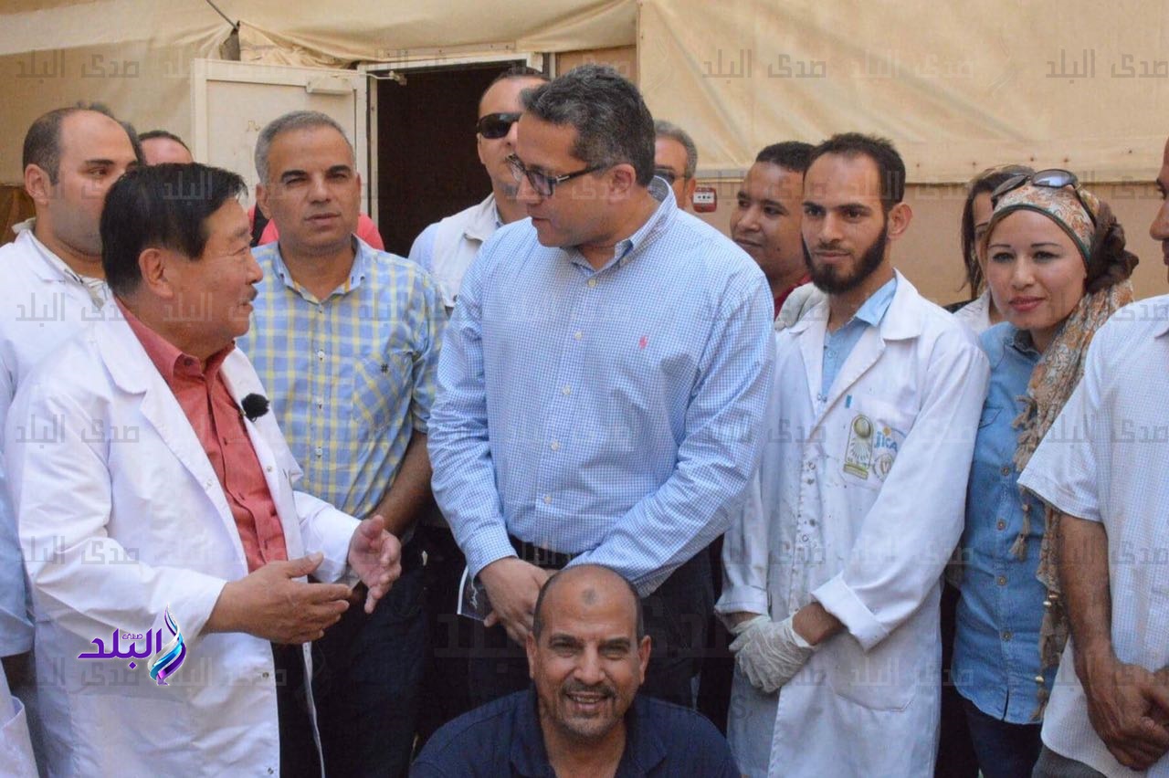 فريق العمل مع وزير الأثار فريق العمل مع وزير الأثار