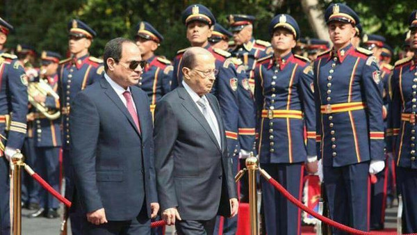 الرئيسان عبدالفتاح السيسي وميشيل عون يستعرضان حرس الشرف