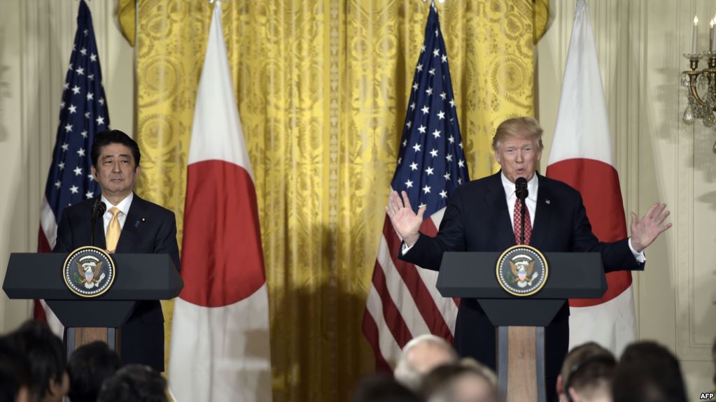  شينزو أبي وترامب