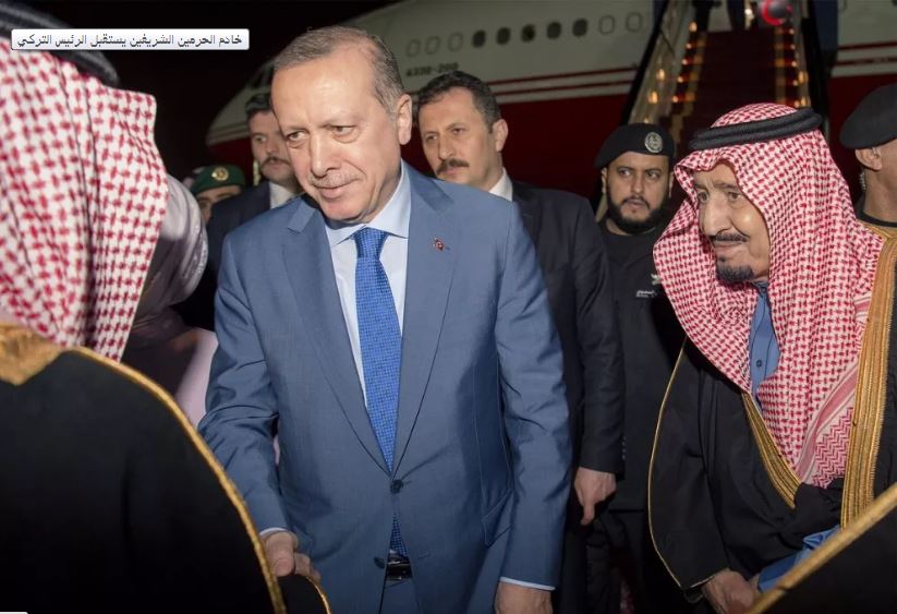 أردوغان يصل الرياض.. وملك السعودية في مقدمة مستقبليه أردوغان يصل الرياض.. وملك السعودية في مقدمة مستقبليه