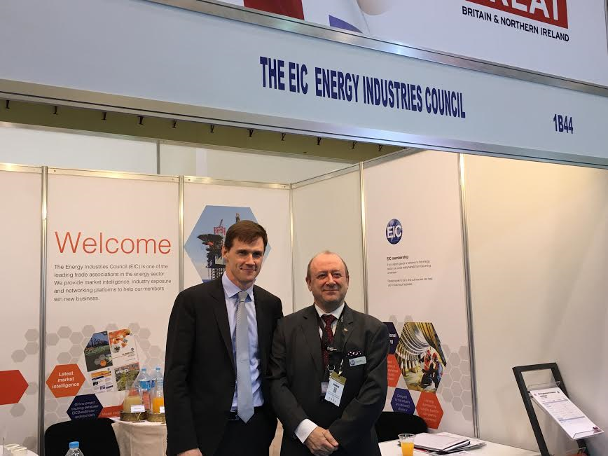 كاسن خلال جولته بالمعرض