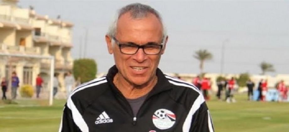 هيكتور كوبر المدير الفني للمنتخب.