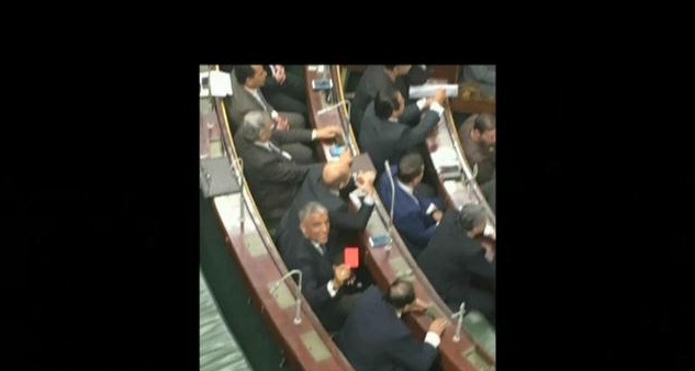 صورة من الحلقة  صورة من الحلقة