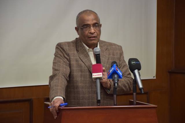 الدكتور عبد العزيز غنيم