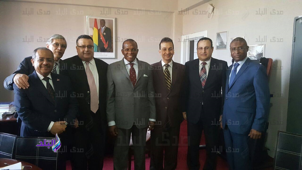 جانب من لقاء وفد جامعة الإسكندرية وزير الاستثمار الغيني جانب من لقاء وفد جامعة الإسكندرية وزير الاستثمار الغيني