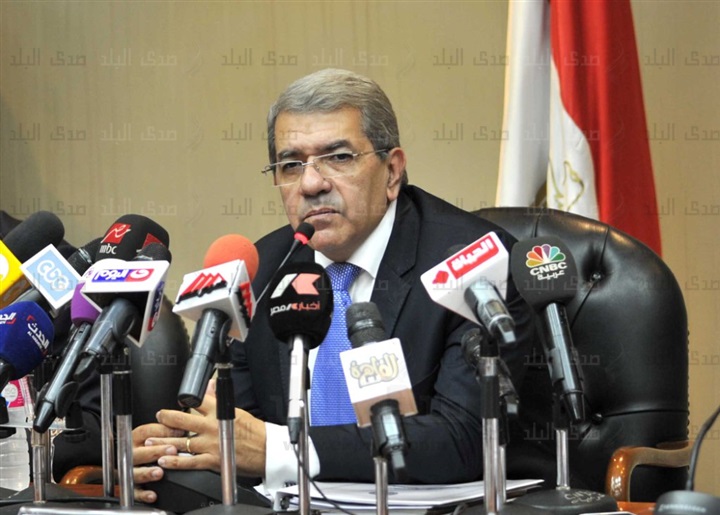 عمرو الجارحي وزير المالية عمرو الجارحي وزير المالية