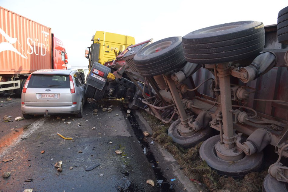حادث تصادم حادث تصادم