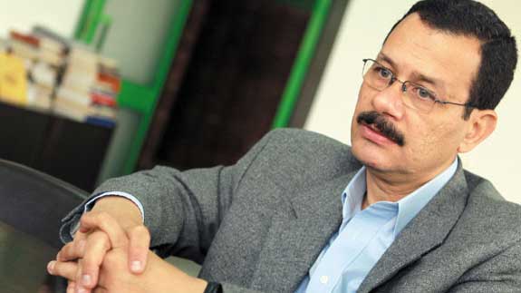 الدكتور أحمد درويش