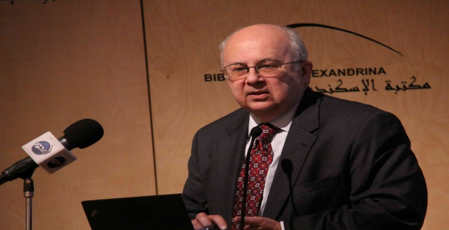 الدكتور إسماعيل سراج الدين مدير مكتبة الإسكندرية