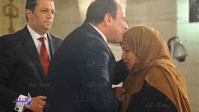 السيسي خلال تكريم الامهات المثاليات.. أرشيفية السيسي خلال تكريم الامهات المثاليات.. أرشيفية