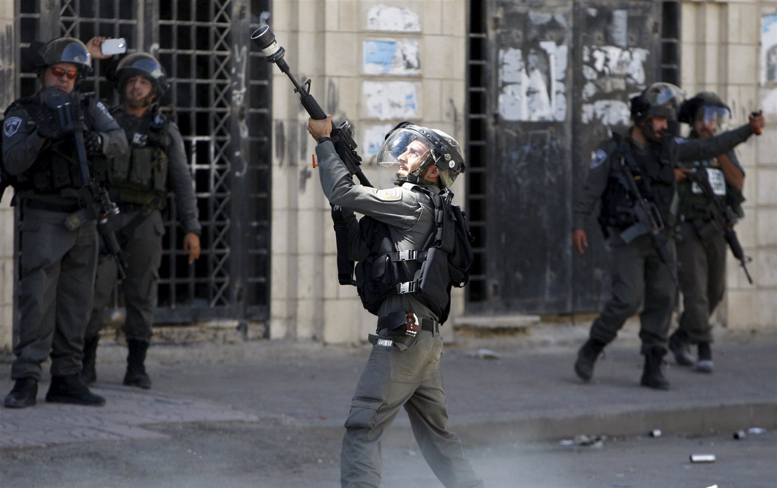 شاب فلسطيني شاب فلسطيني
