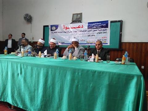 جانب من الندوة جانب من الندوة