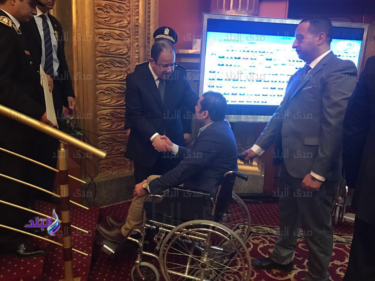 وزير الداخلية يكرم 162 من رجال الشرطة وزير الداخلية يكرم 162 من رجال الشرطة