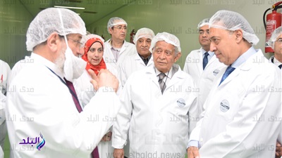 جانب من زيارة وزير الصحة لمصنع ايبكو جانب من زيارة وزير الصحة لمصنع ايبكو