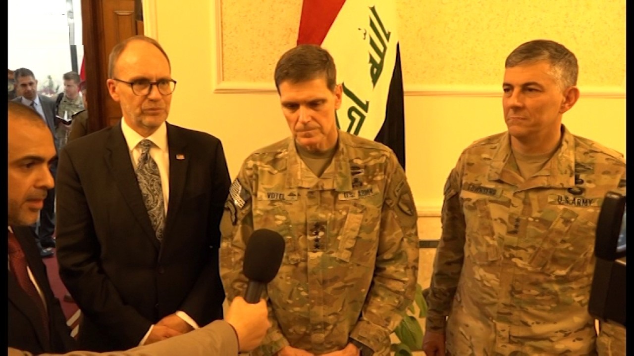 وزير الدفاع يلتقي قائد القوات المركزية الأمريكية الوسطى