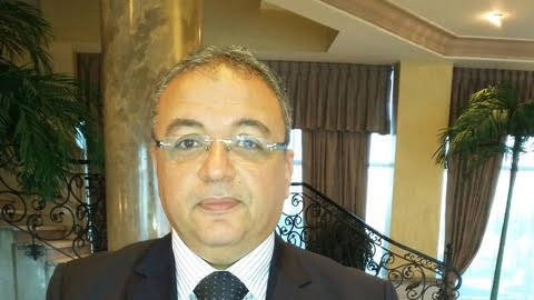 أحمد شطا  مدير مكتب وزارة الخارجية بالمطار