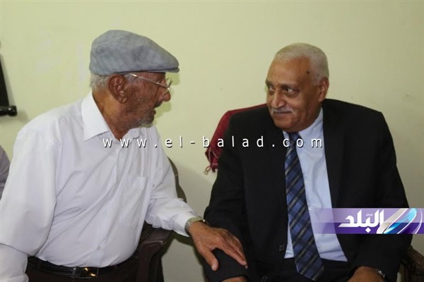 الكابتن غزال ومحافظ السويس