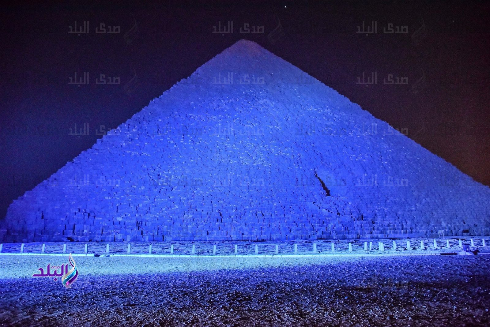 الاهرامات تكتسى باللون الازرق فى اليوم العالمي للتوعية بمرض 