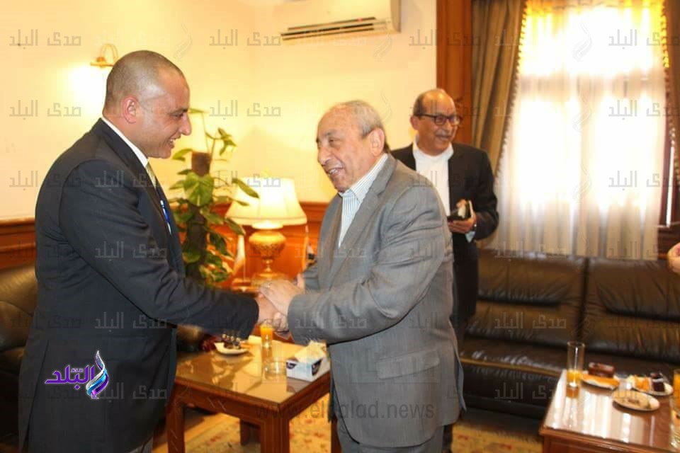 اللقاء اللقاء