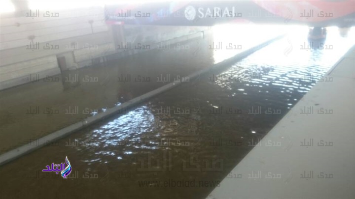 غرق الطريق بسبب كسر ماسورة مياة بمحيط اكاديمية الشرطة