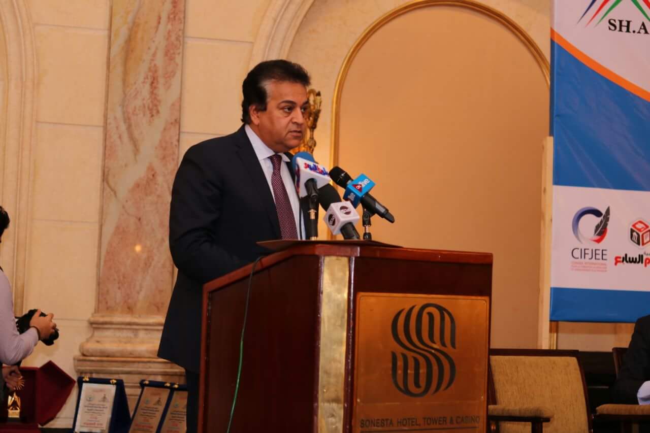 الدكتور خالد عبد الغفار وزير التعليم العالي الدكتور خالد عبد الغفار وزير التعليم العالي