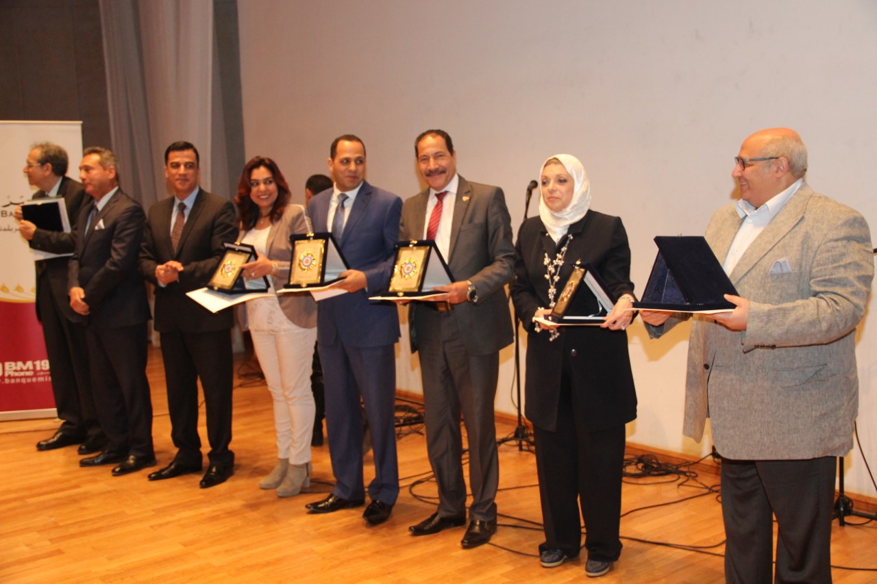 عبد الوهاب عزت، رئيس جامعة عين شمس عبد الوهاب عزت، رئيس جامعة عين شمس