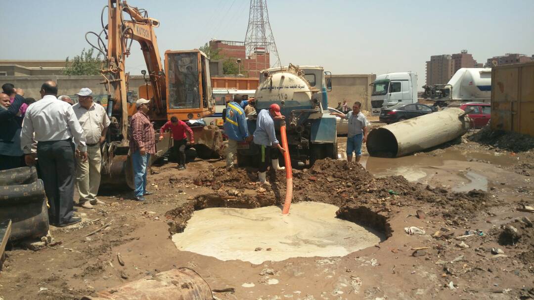 جانب من اعمال اصلاح خط الـ1200 مم