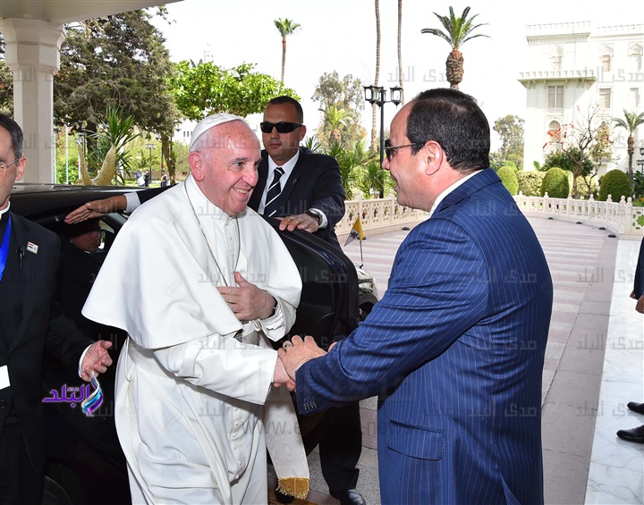 الرئيس السيسي يتقبل البابا فرانسيس