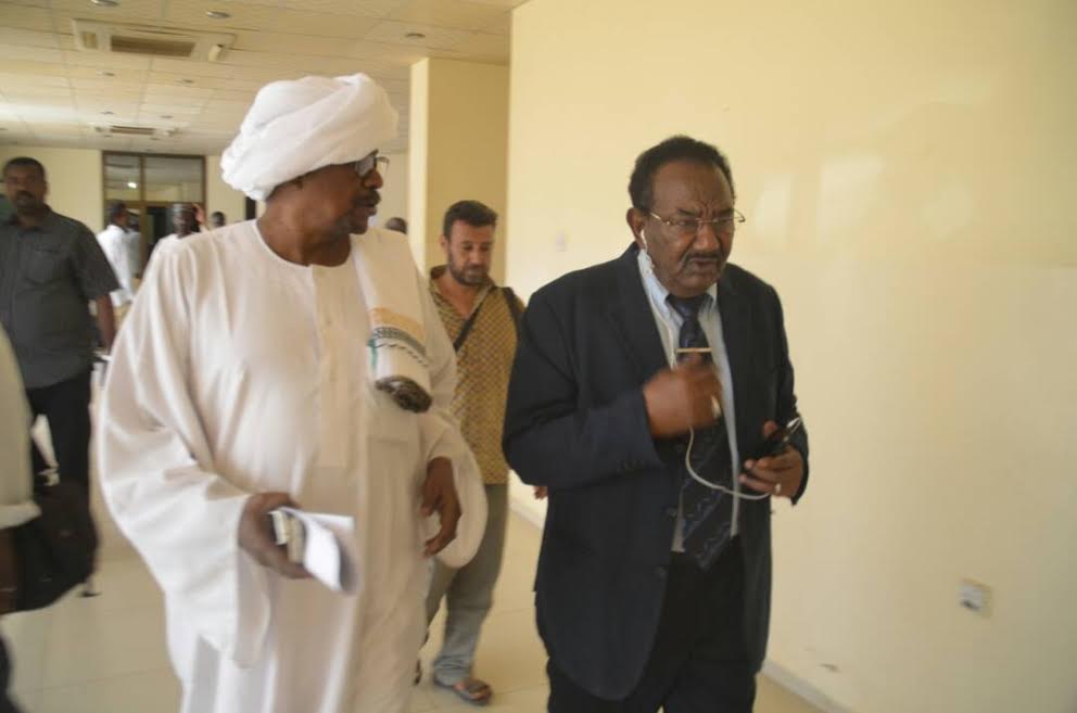  الفريق عبد الرحمن سر الختمرئاسة الاتحاد العام لكرة القدم با