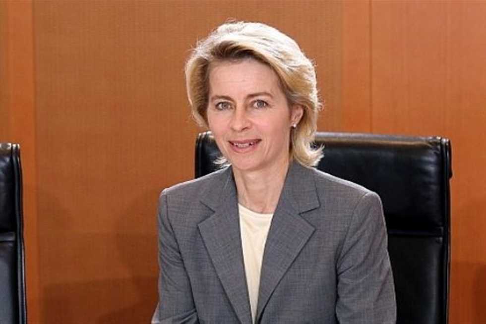 وزيرة الدفاع الألمانية 