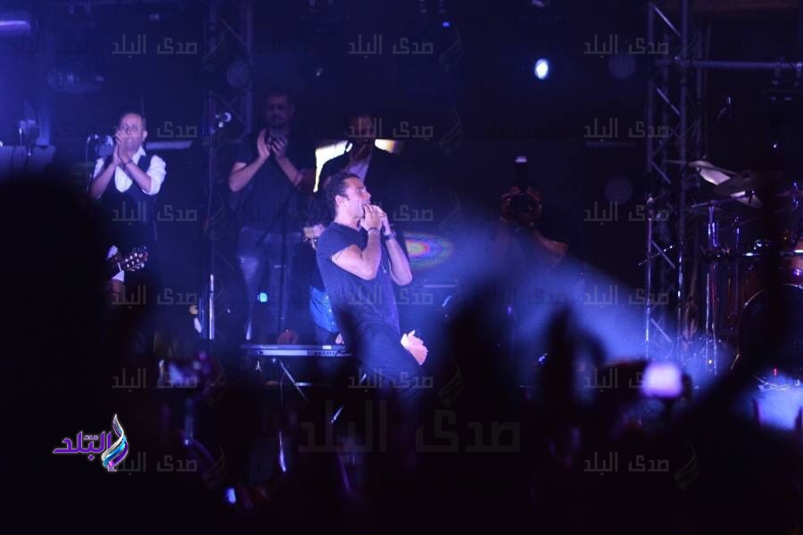 عمرو دياب خلال الحفل