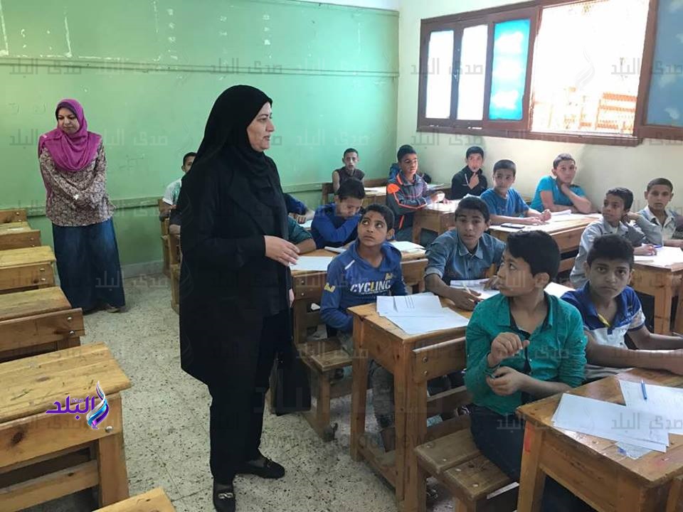 تلاميذ يؤدون امتحانات الشهادة الابتدائية ببني س تلاميذ يؤدون امتحانات الشهادة الابتدائية ببني س