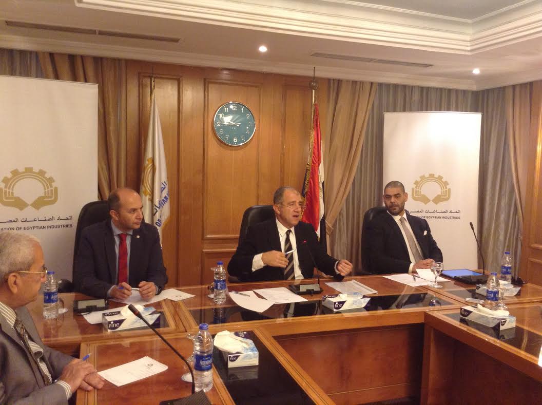 السويدى  خلال مؤتمر صحفى 