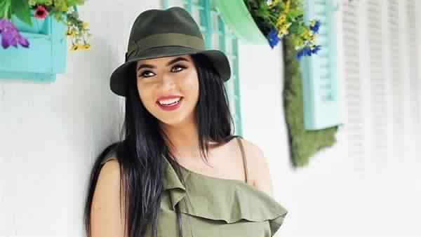 كارولين عزمي