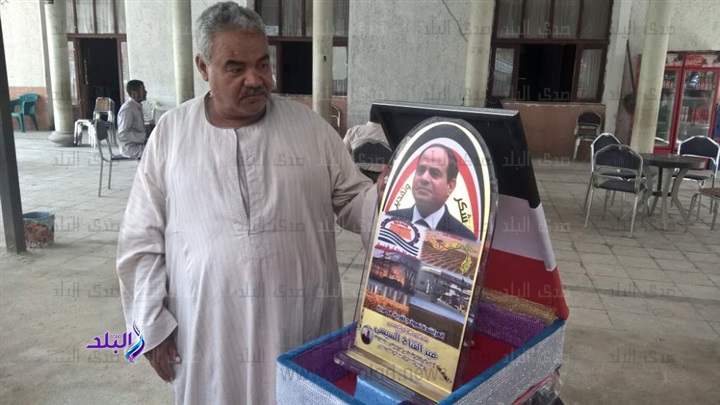 الدرع الذي أهداه أهالي المراشدة للرئيس السيسي