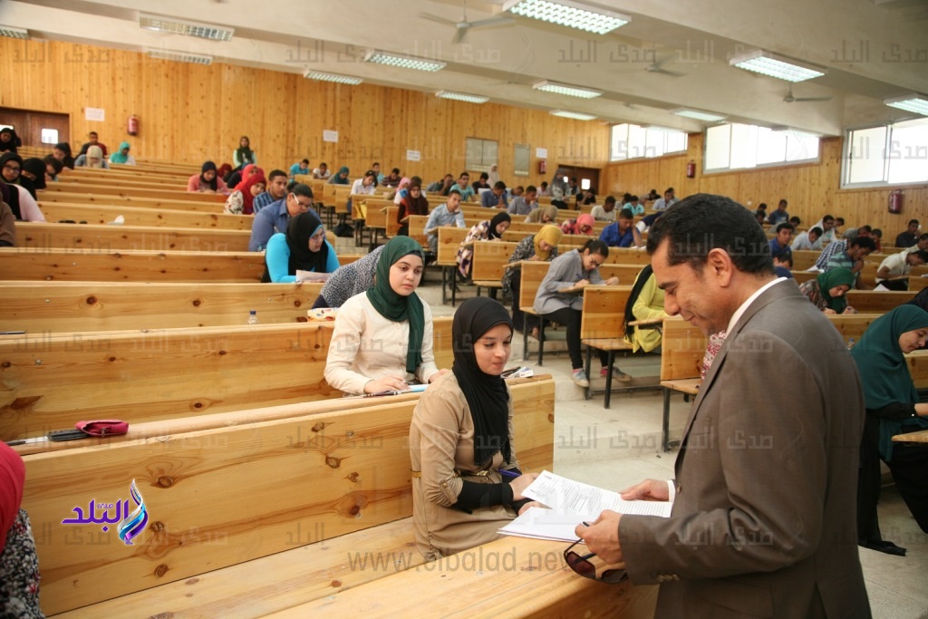 امتحانات اليوم الاول بجامعة جنوب الوادى