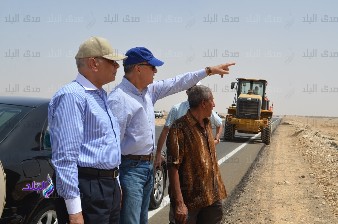 محافظ قنا ومدير الأمن يقودان حملة لإزالة التعديات محافظ قنا ومدير الأمن يقودان حملة لإزالة التعديات