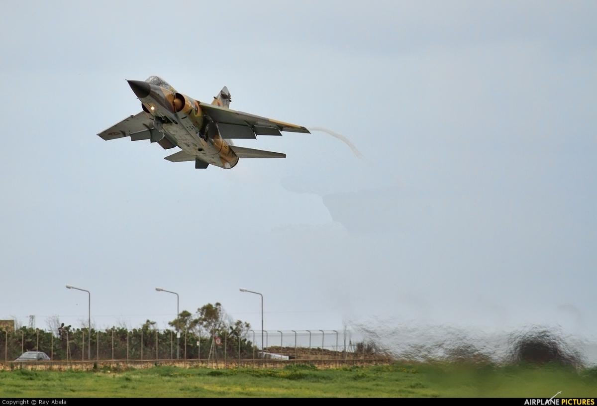 سلاح الجو الليبي يشن غارات سلاح الجو الليبي يشن غارات