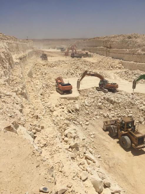 جانب من الاعمال التى يجرى تنفيذها جانب من الاعمال التى يجرى تنفيذها
