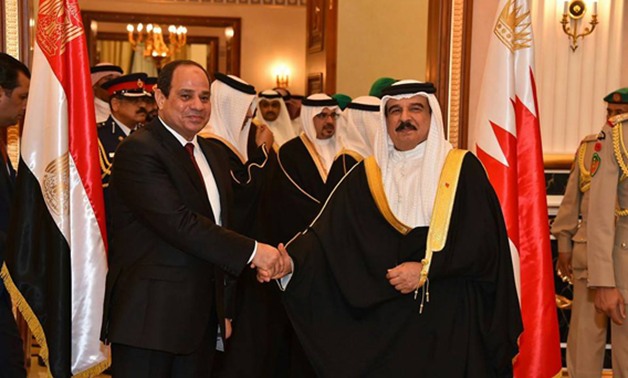 السيسي وملك البحرين .. ارشيفية