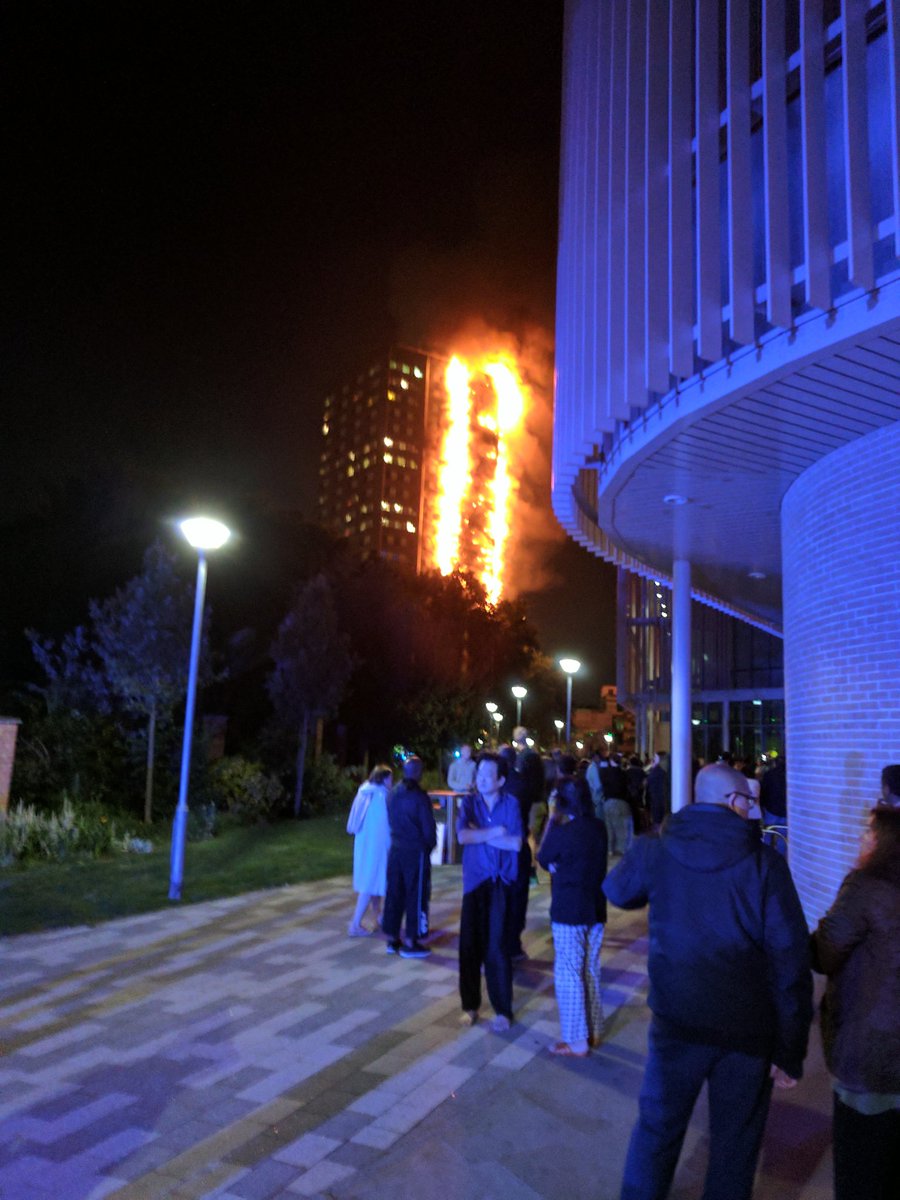 جانب من الحريق