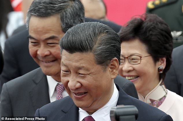 الرئيس الصيني خلال زيارته لهونج كونج