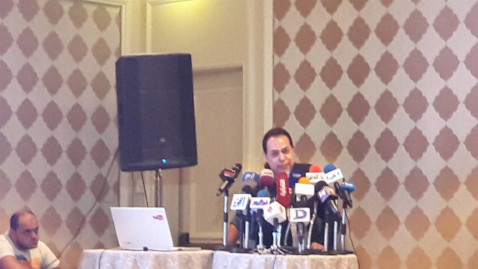 المطرب الشعبي حكيم 