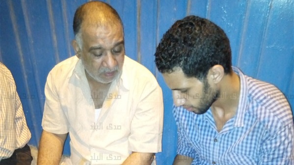 محرر صدى البلد مع أسرة قتيلة أبو النمرس 