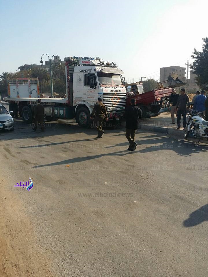 تصادم سيارة نقل بميكروباص 