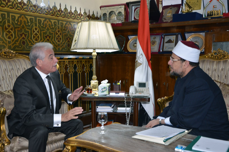 خلال اللقاء بمكتب الوزير 